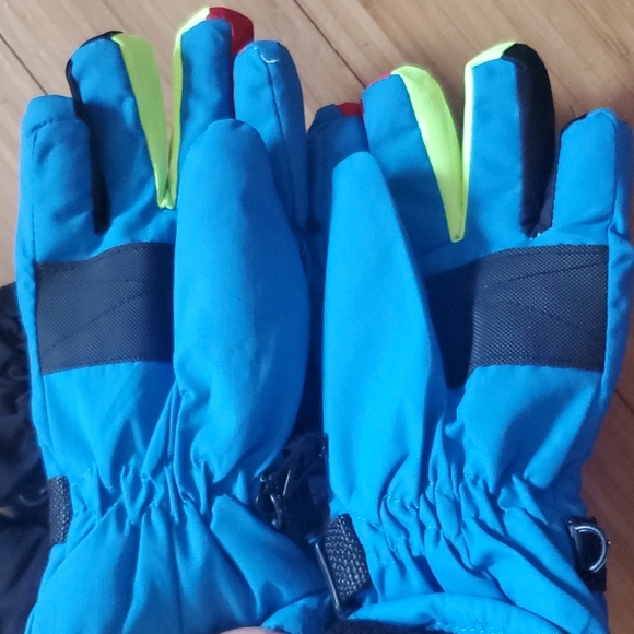 2 snow gloves - Picture 3 of 3